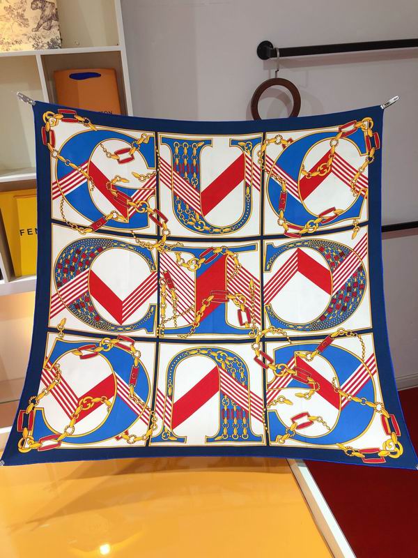 Gucci silk scarf 90X90cm E14 (14)